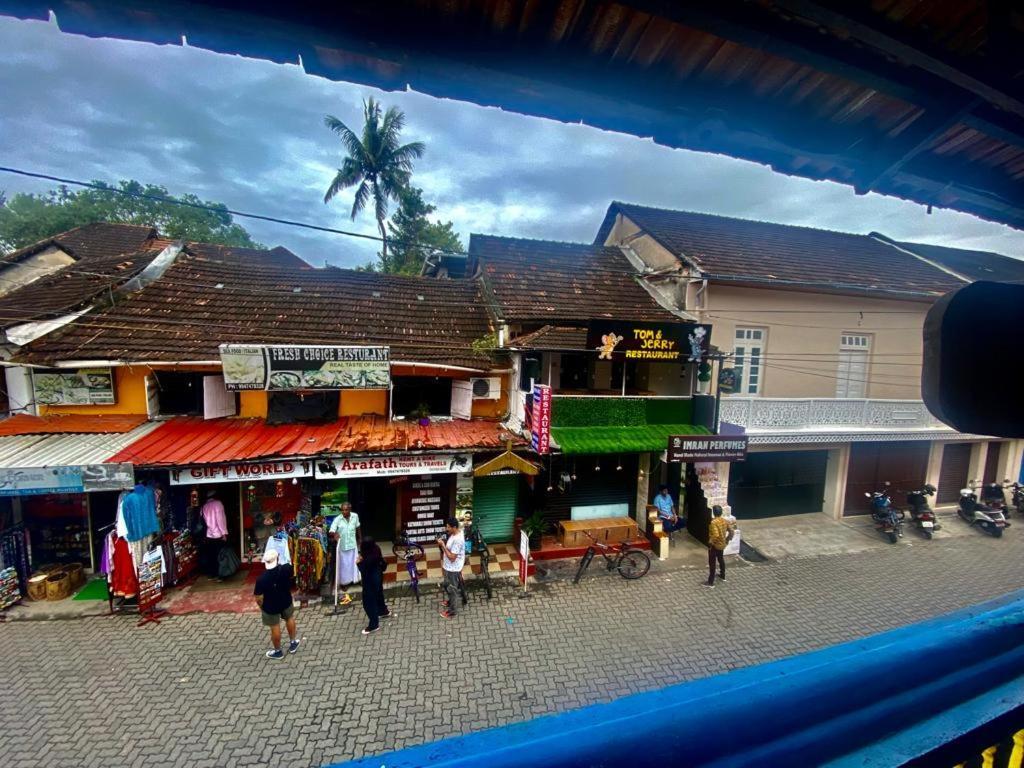 Brisbane Lodge & Hostel Kochi Exterior photo